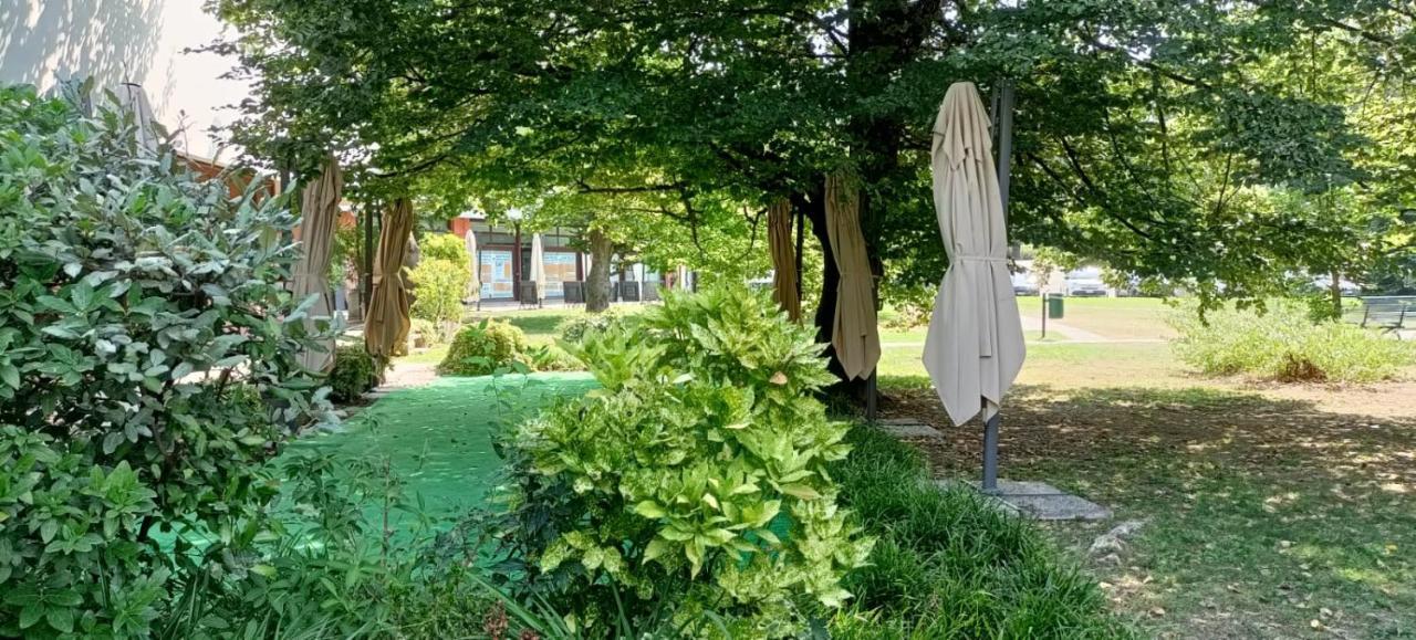 Appartamento Deluxe Con Parcheggio Gratuito Segrate Buitenkant foto